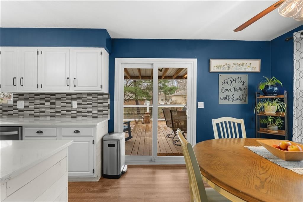 508 NE STONEWALL Drive — photo 16