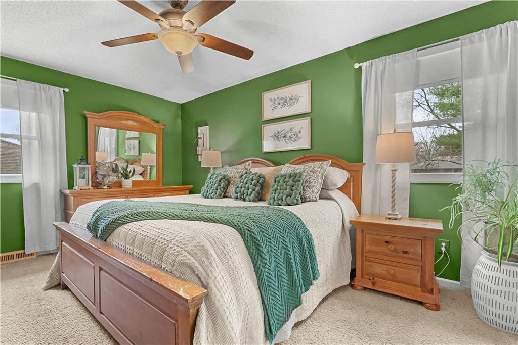 508 NE STONEWALL Drive — photo 17
