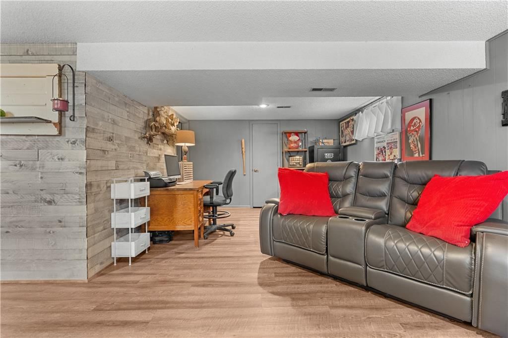 508 NE STONEWALL Drive — photo 28