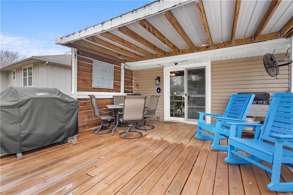 508 NE STONEWALL Drive — photo 31