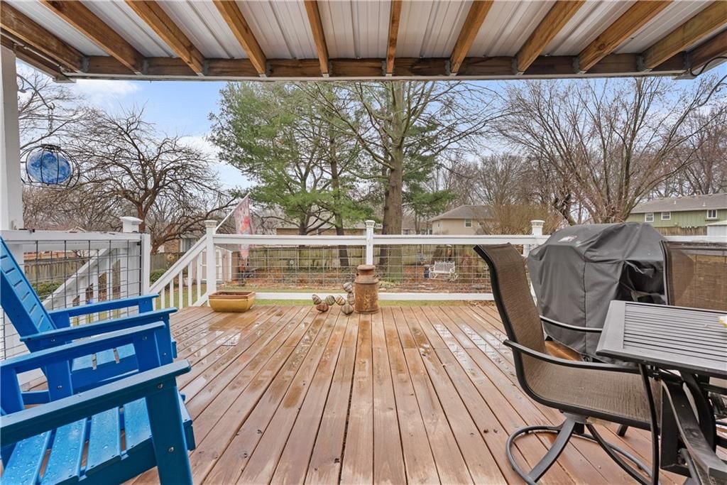 508 NE STONEWALL Drive — photo 32