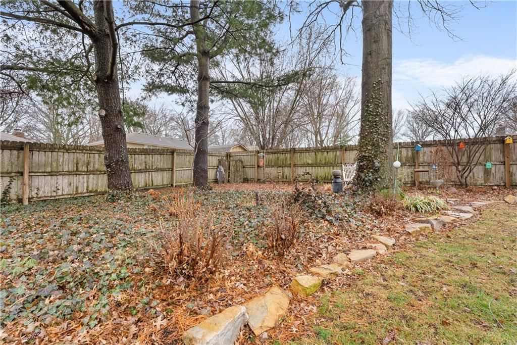 508 NE STONEWALL Drive — photo 34