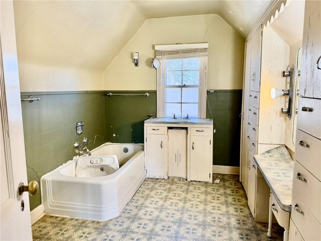 924 W 3rd Street — photo 40