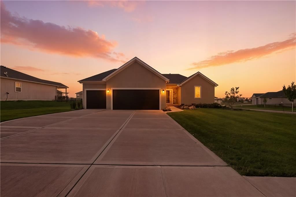 18804 Redbud Lane, Spring Hill, KS