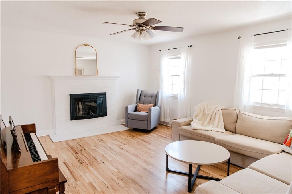 807 Lawrence Avenue — photo 4