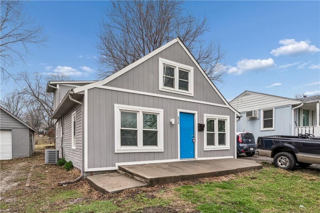 808 S SAVAGE Street — photo 2