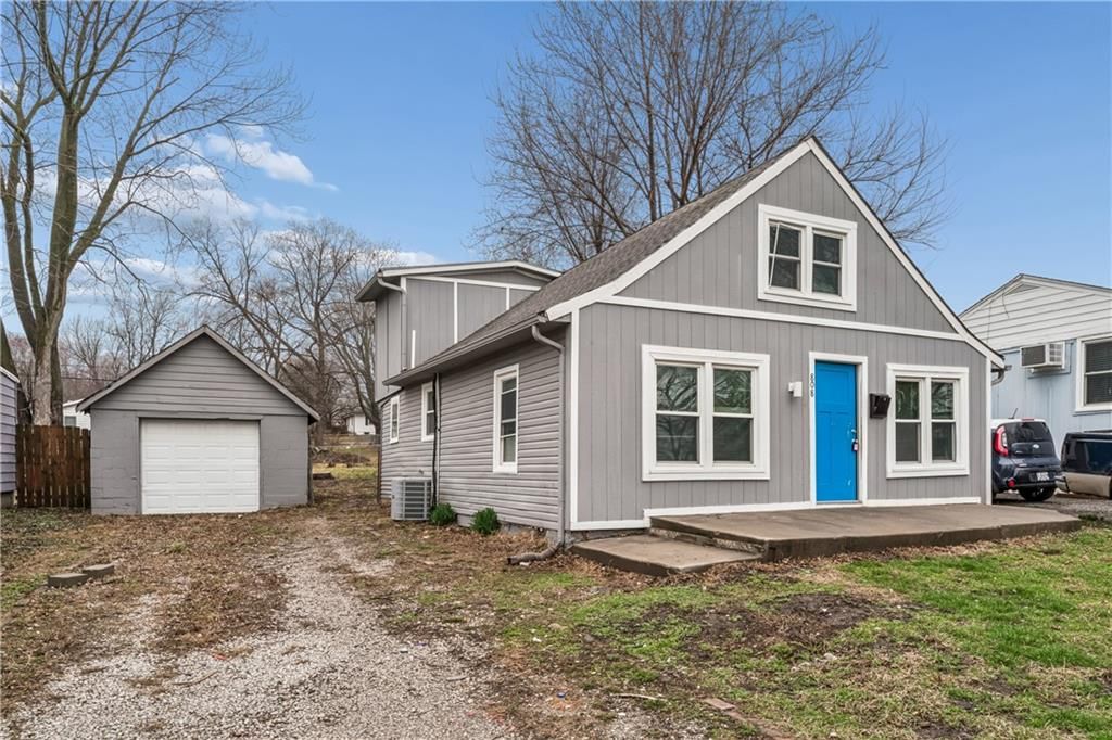 808 S SAVAGE Street — photo 4