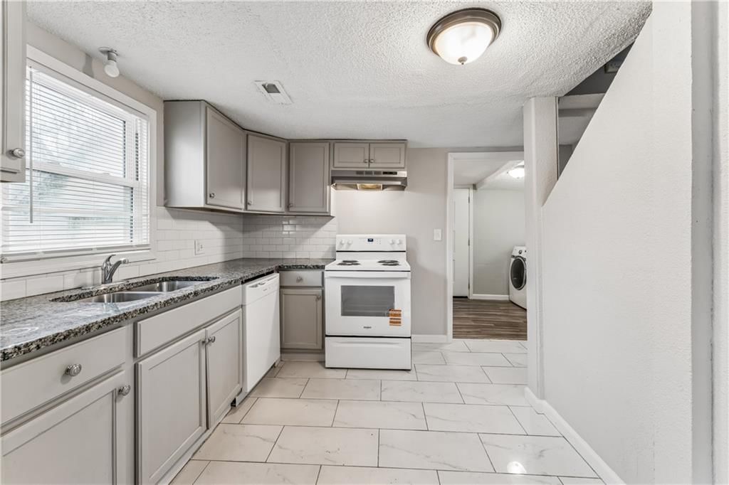 808 S SAVAGE Street — photo 11