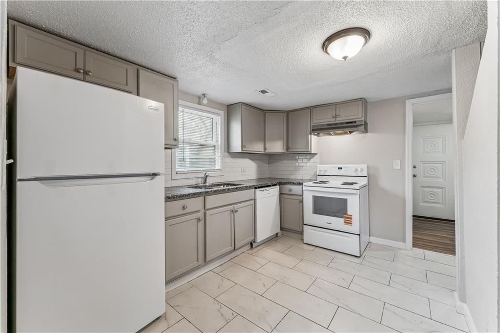 808 S SAVAGE Street — photo 12