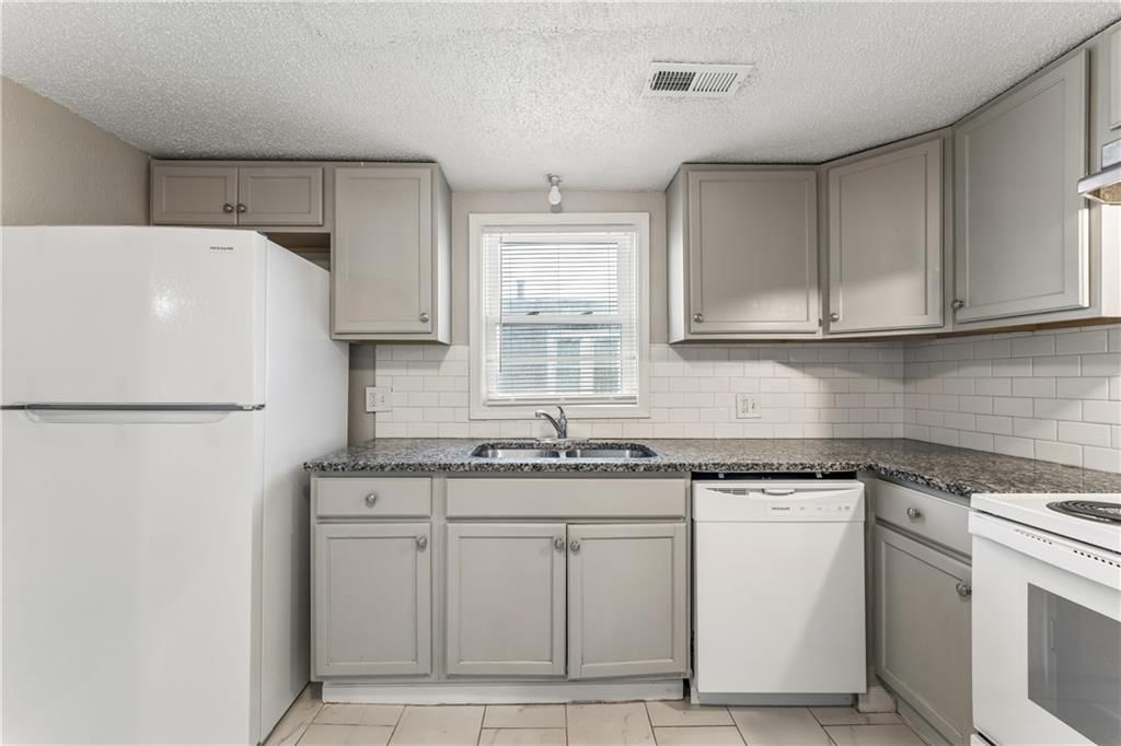 808 S SAVAGE Street — photo 17