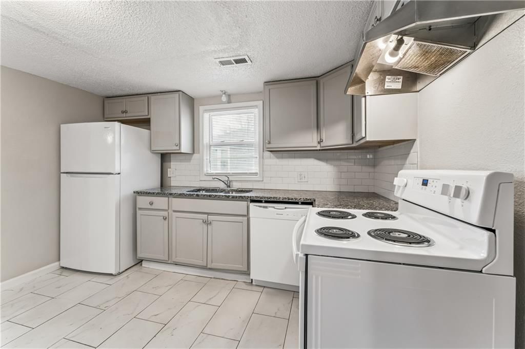 808 S SAVAGE Street — photo 18