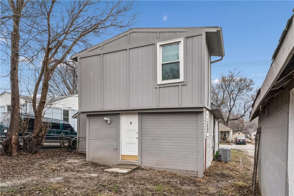 808 S SAVAGE Street — photo 36