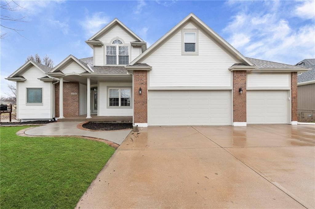 2821 SW Carlton Drive, Lee's Summit, MO