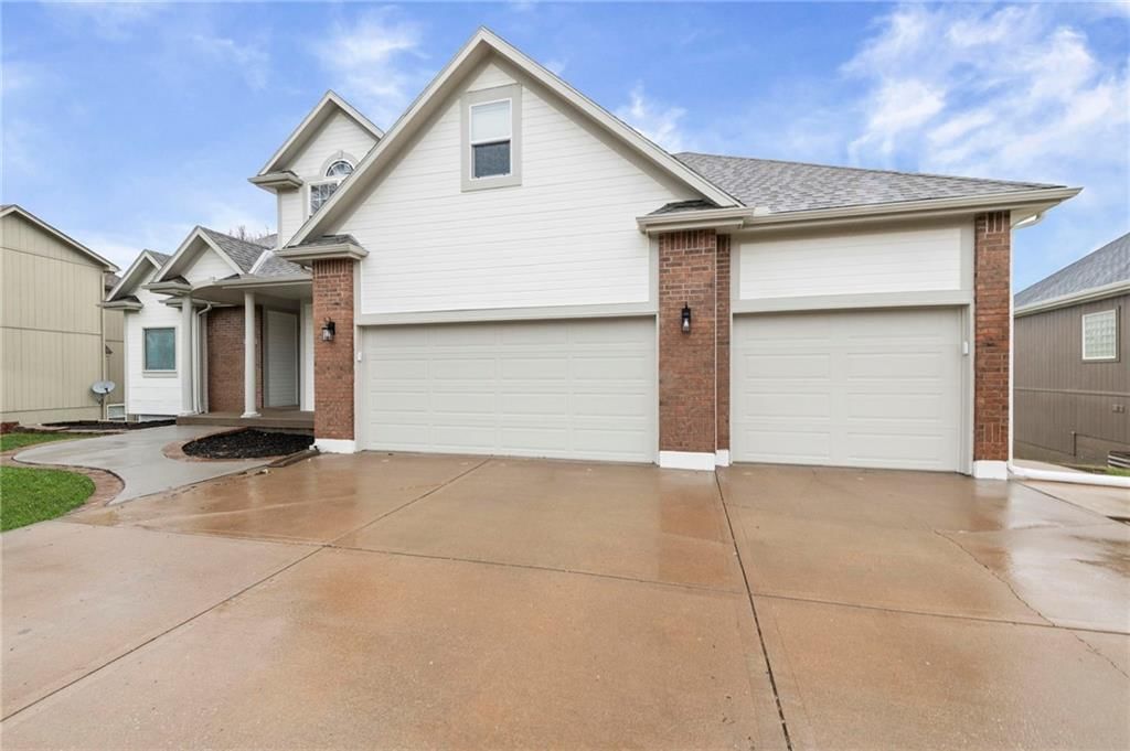 2821 SW Carlton Drive — photo 2