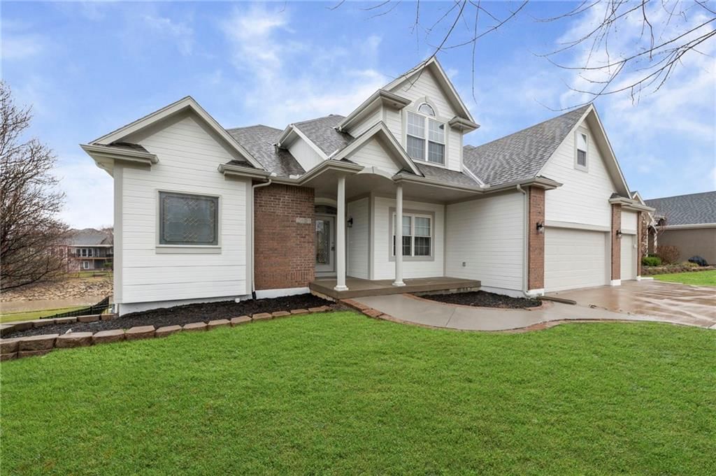 2821 SW Carlton Drive — photo 3