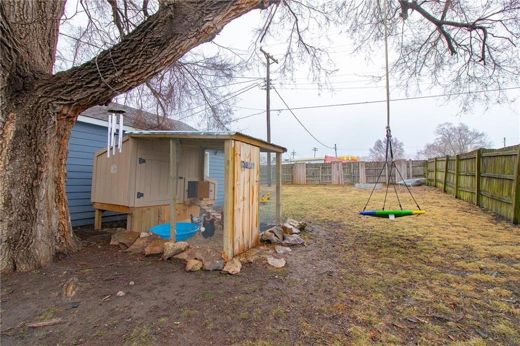 302 Cline Street — photo 16