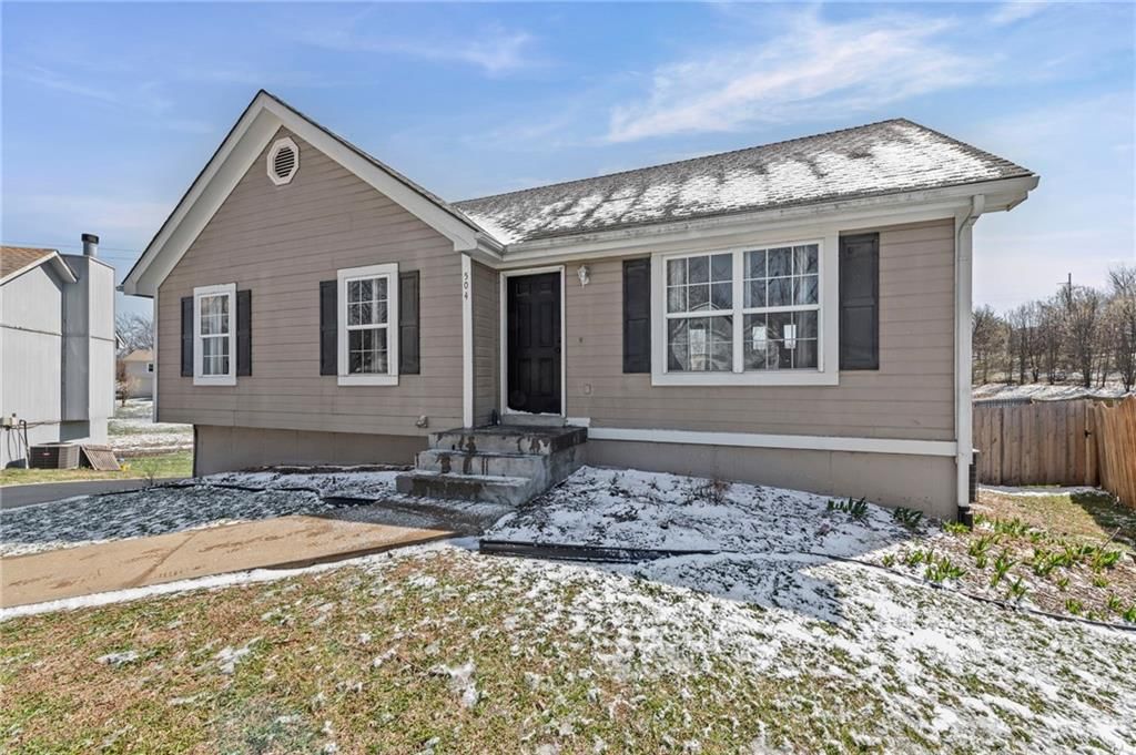 504 SE Chase Court — photo 2