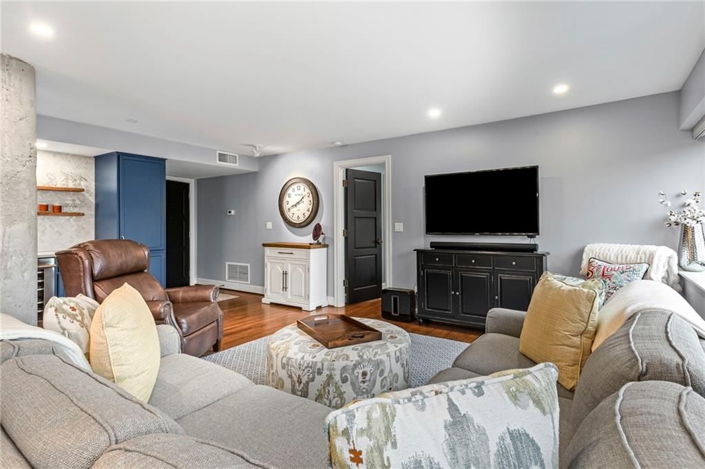 803 W 48th Street — photo 7