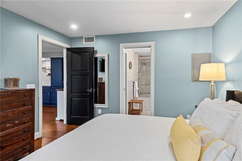 803 W 48th Street — photo 18