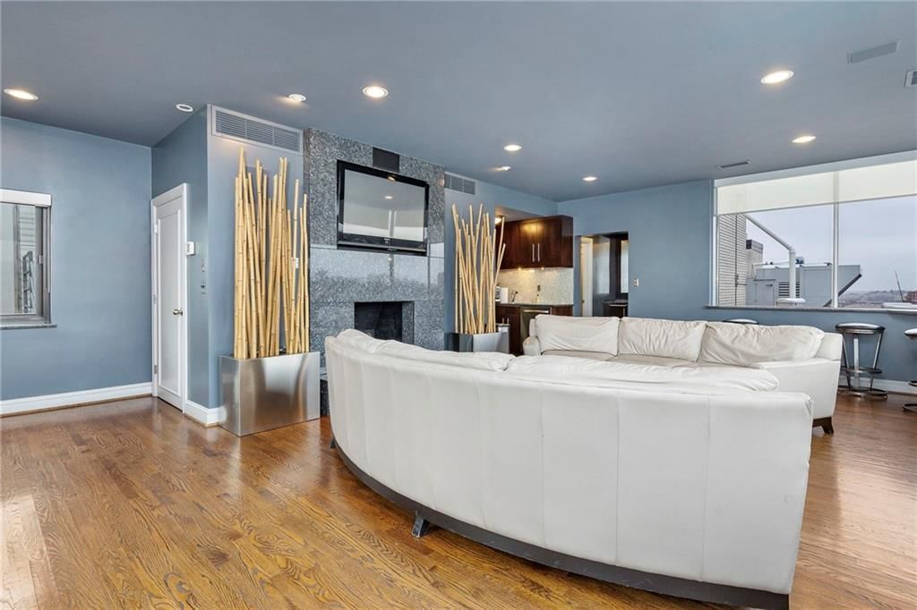 803 W 48th Street — photo 28