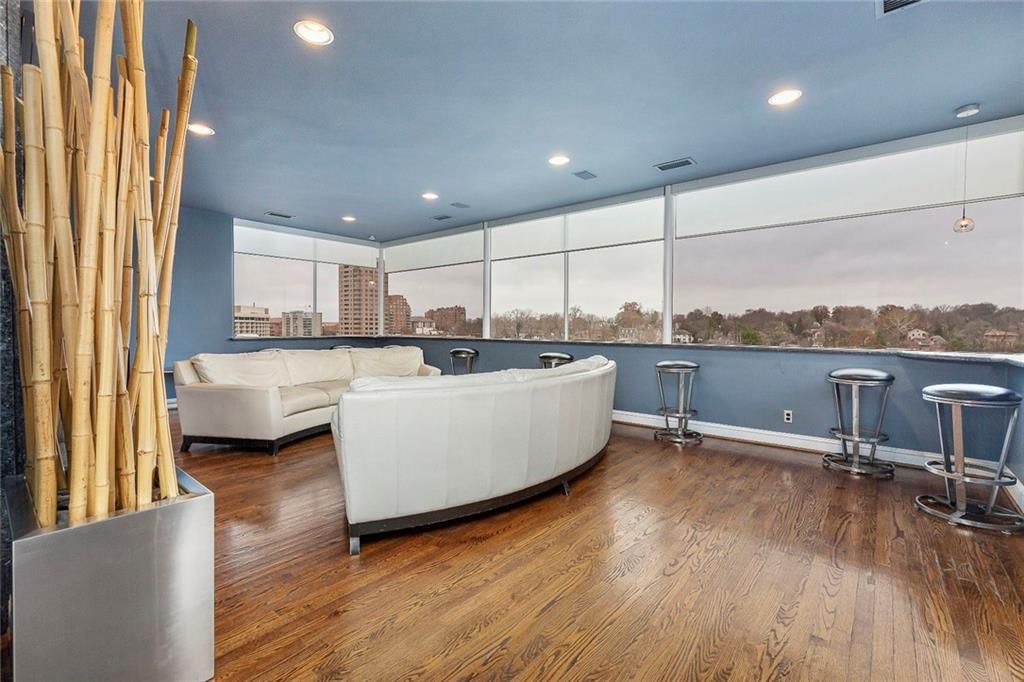 803 W 48th Street — photo 29