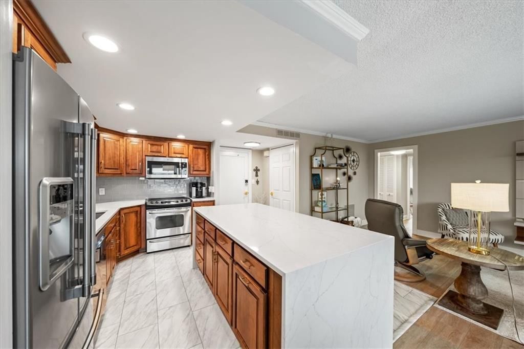 4545 Wornall Road — photo 17