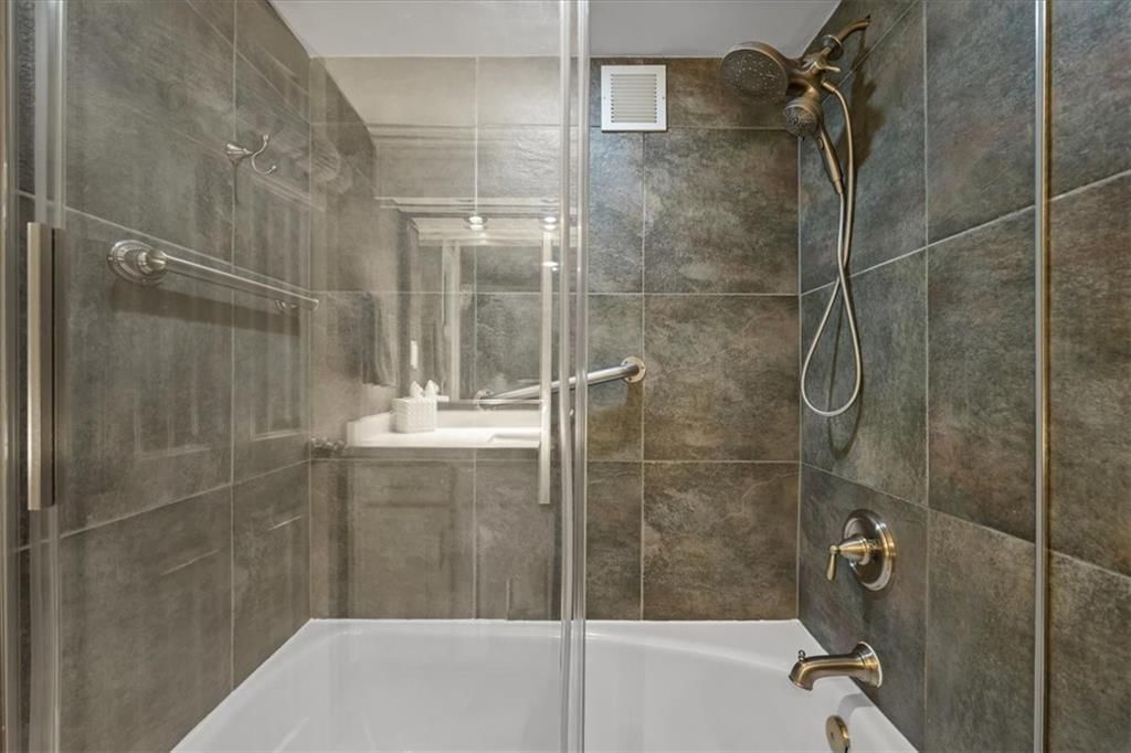 4545 Wornall Road — photo 32