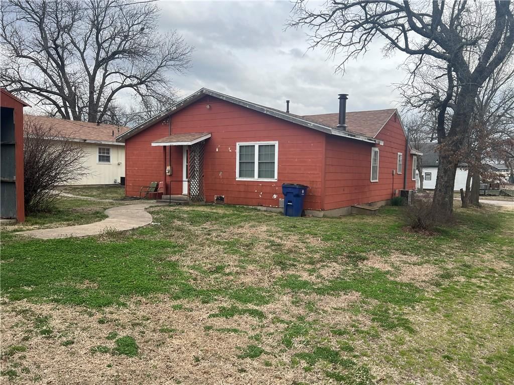 206 W Bradley Street — photo 2