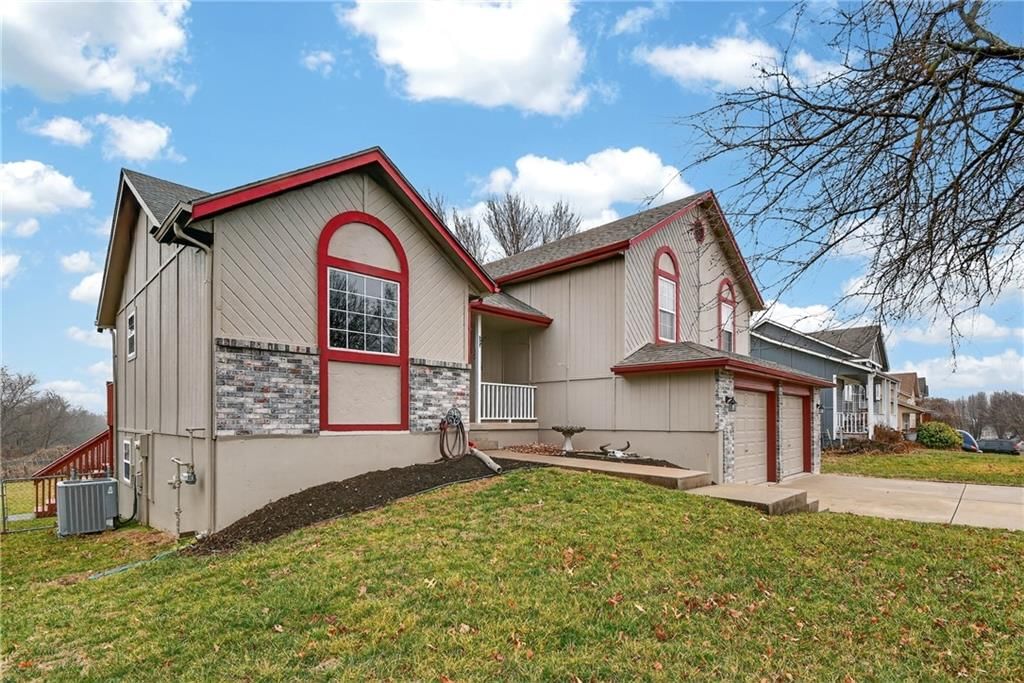 2304 Valley View W Drive — photo 2