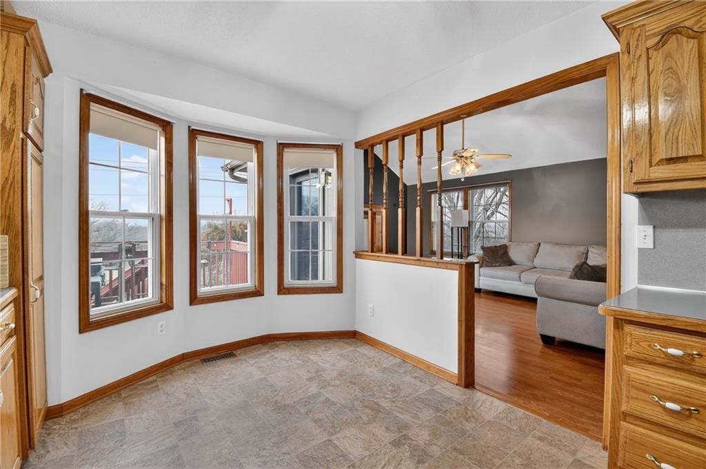2304 Valley View W Drive — photo 9