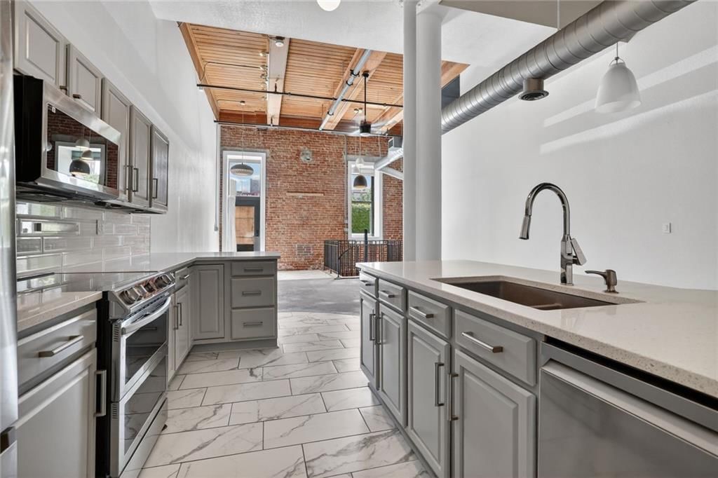 609 CENTRAL Street — photo 8