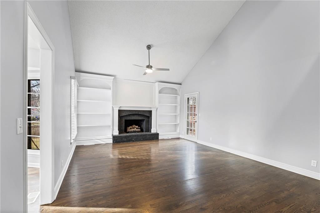 1925 E 153rd Terrace — photo 11