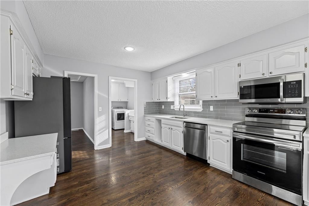 1925 E 153rd Terrace — photo 12