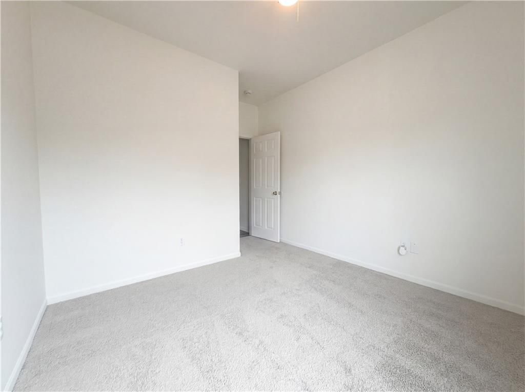 560 E Mockingbird Street — photo 4