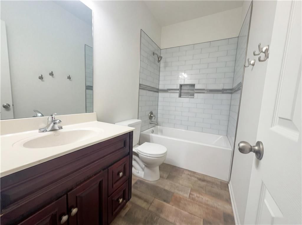 560 E Mockingbird Street — photo 6