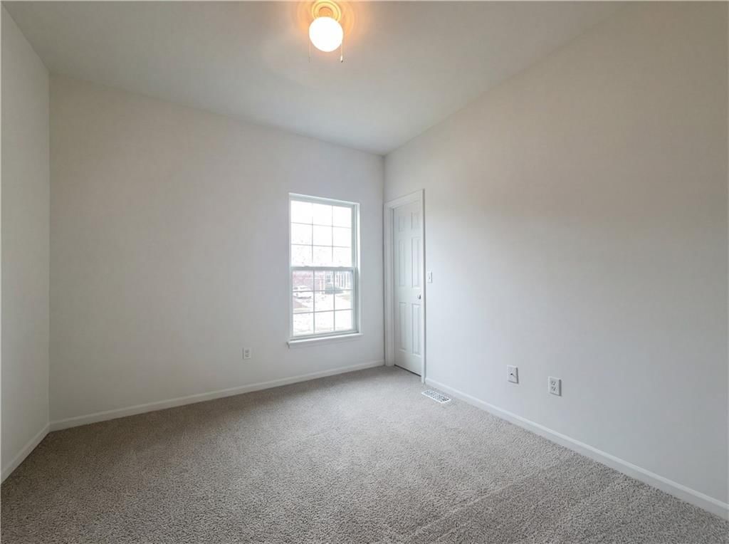 560 E Mockingbird Street — photo 7
