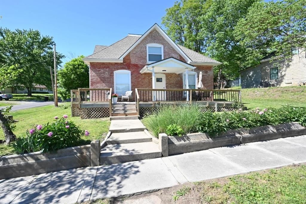 306 Lewis Street — photo 2