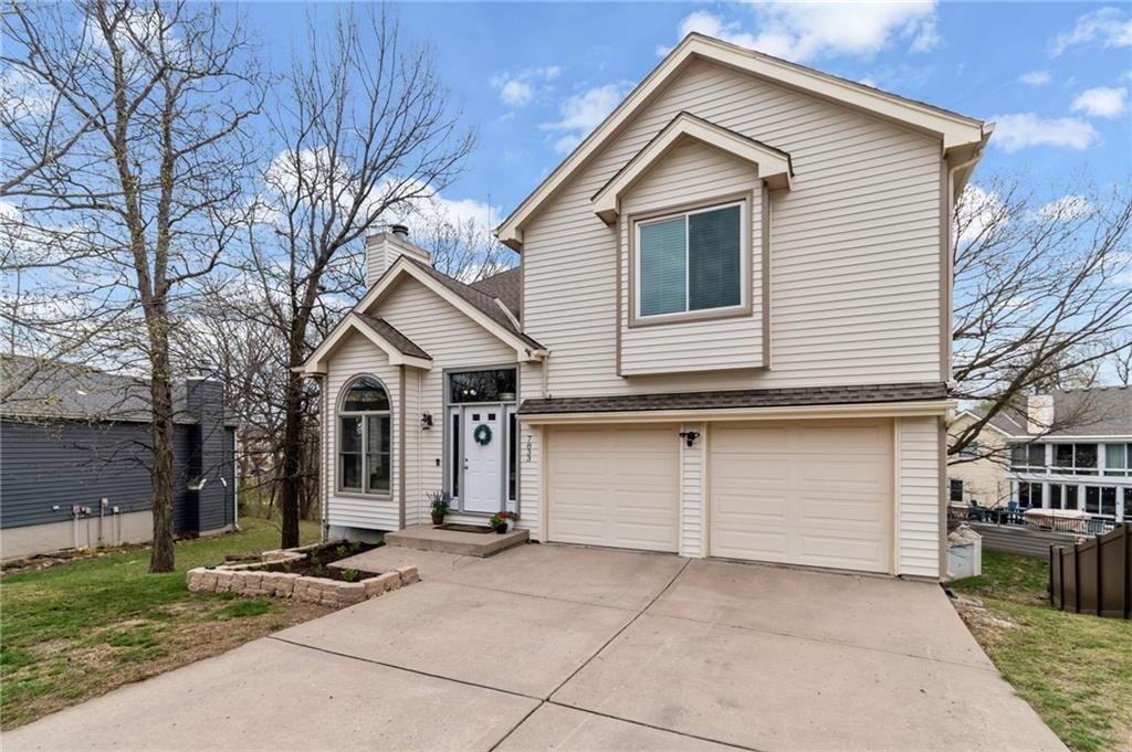 7833 N Strathbury Avenue — photo 3