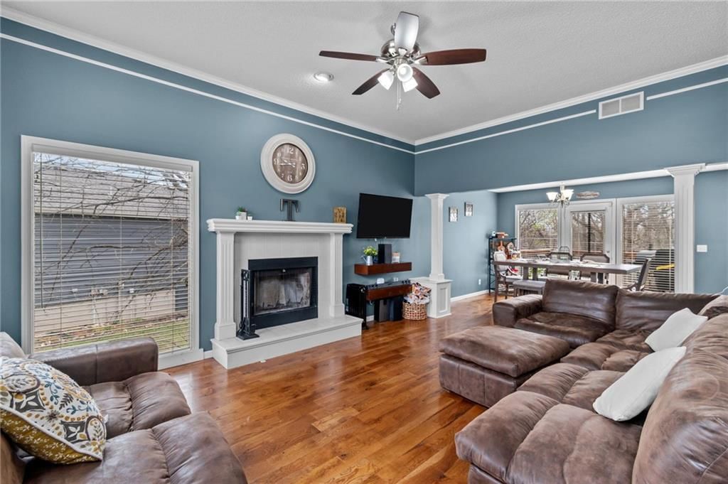 7833 N Strathbury Avenue — photo 4
