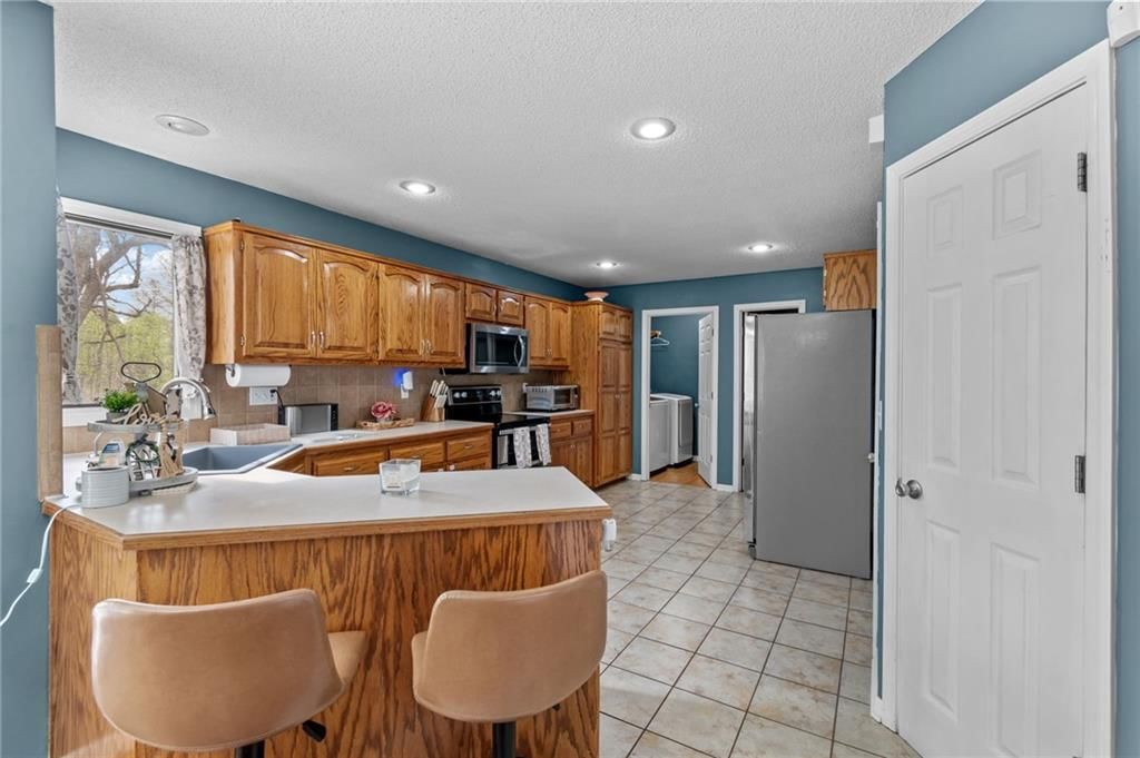 7833 N Strathbury Avenue — photo 9