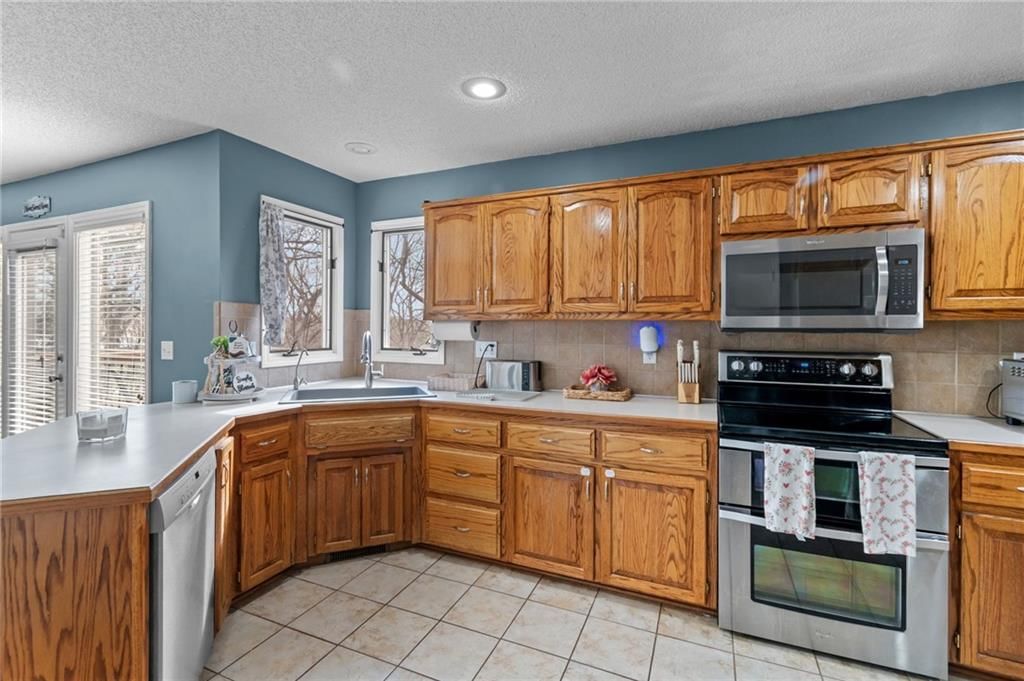 7833 N Strathbury Avenue — photo 10