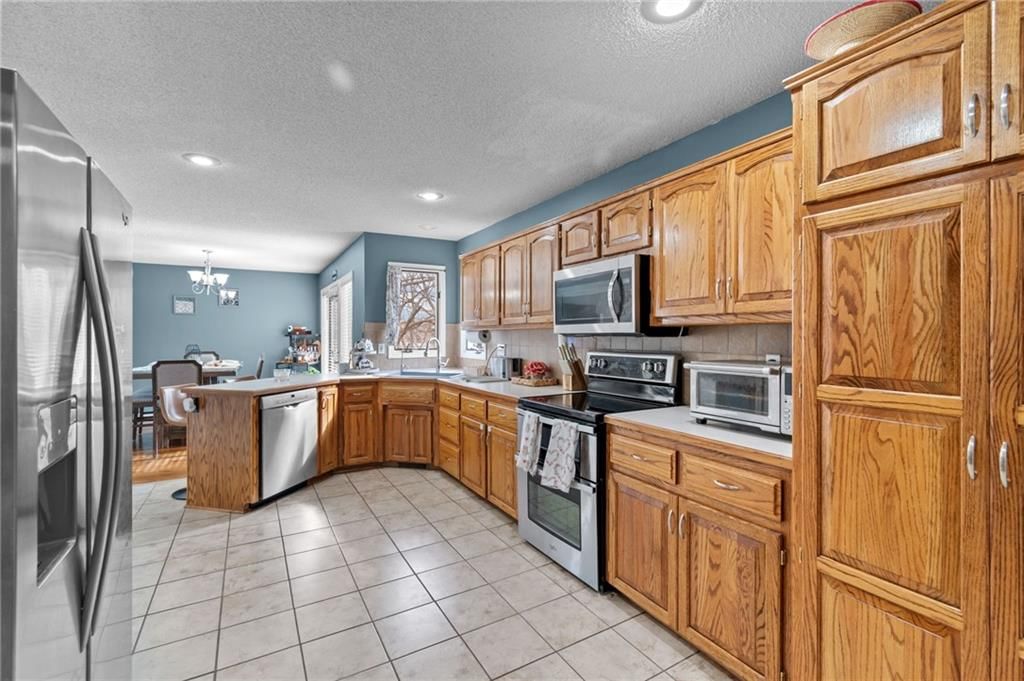 7833 N Strathbury Avenue — photo 11