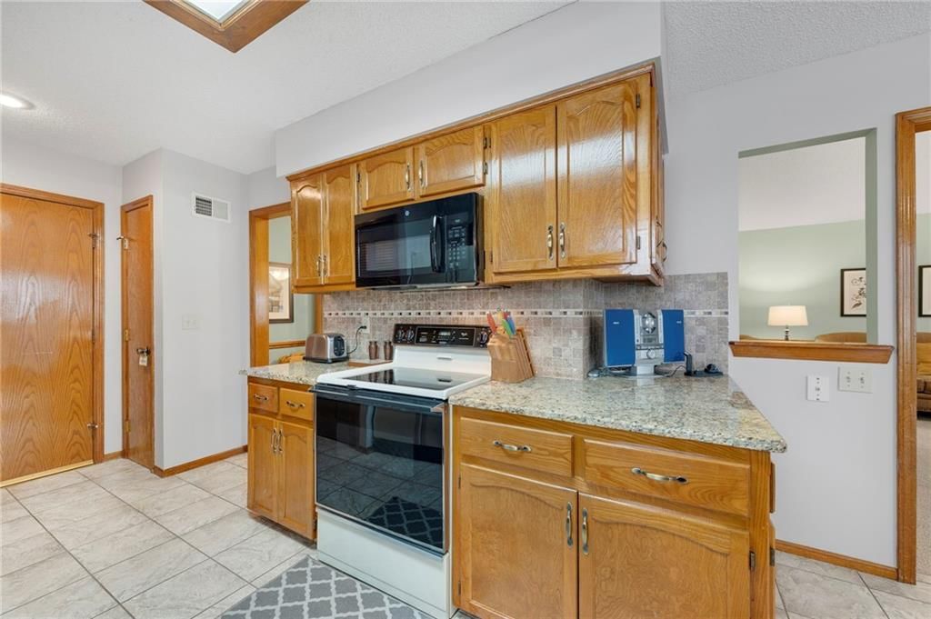 11800 England Street — photo 15