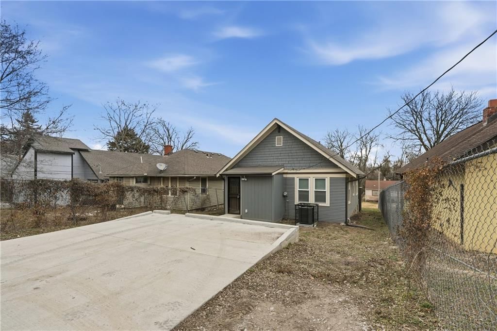5132 Wabash Avenue — photo 34