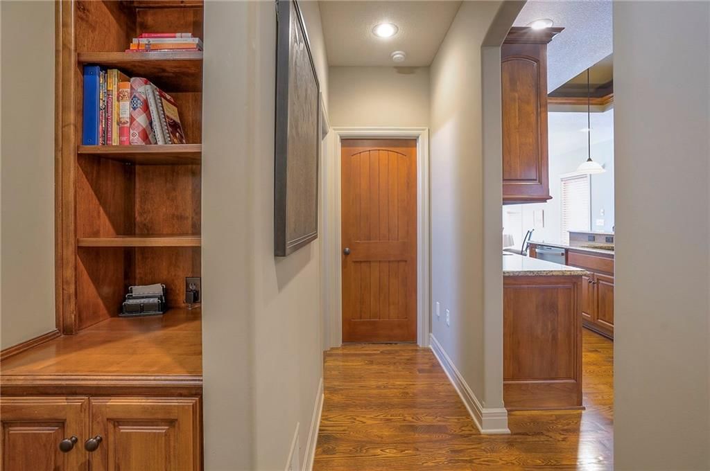 7803 N Hull Avenue — photo 32