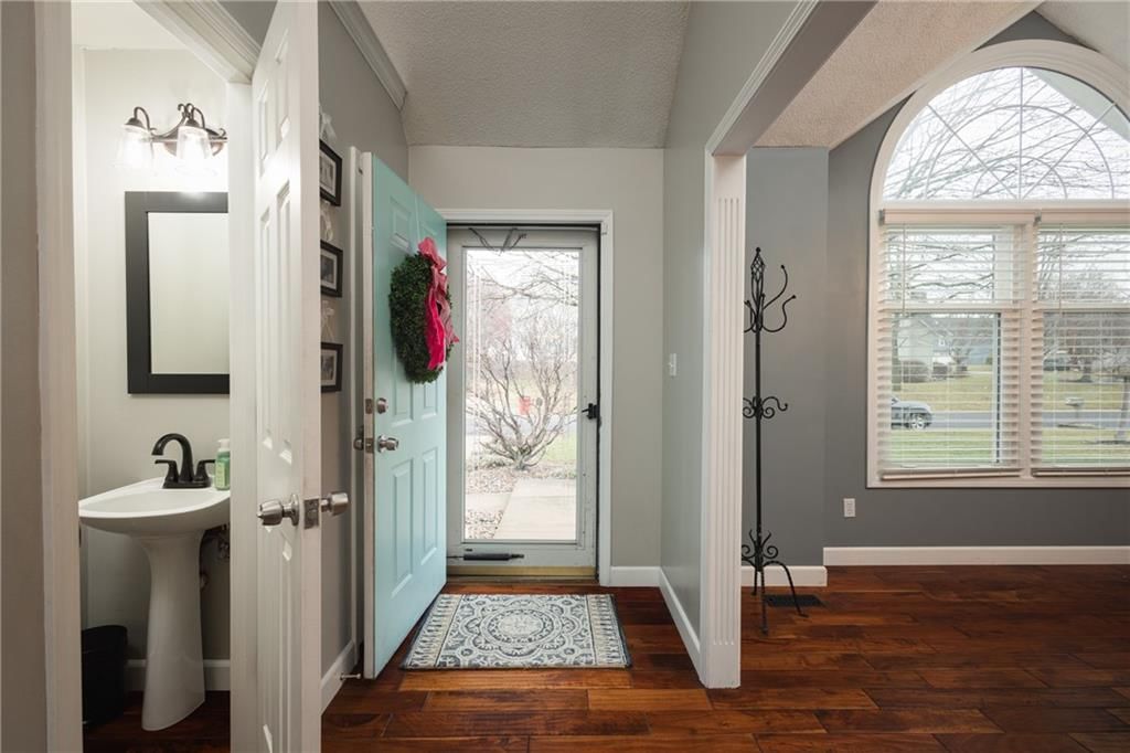 4109 SW Washington Drive — photo 2