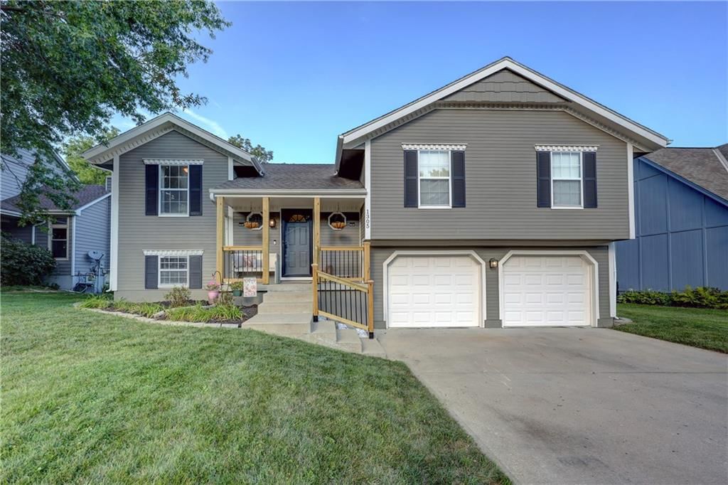 1305 NE Quail Walk Drive, Blue Springs, MO