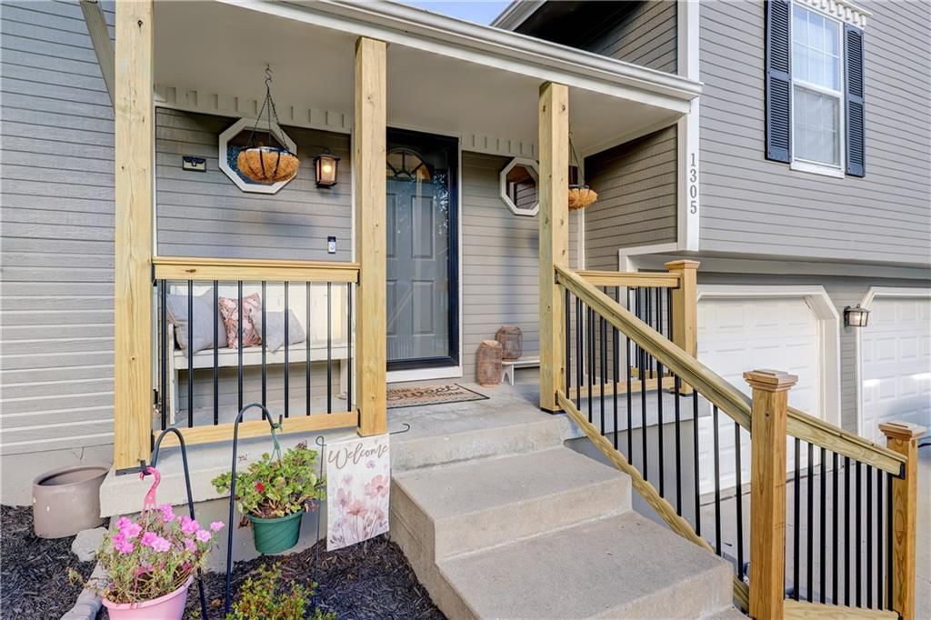 1305 NE Quail Walk Drive — photo 2