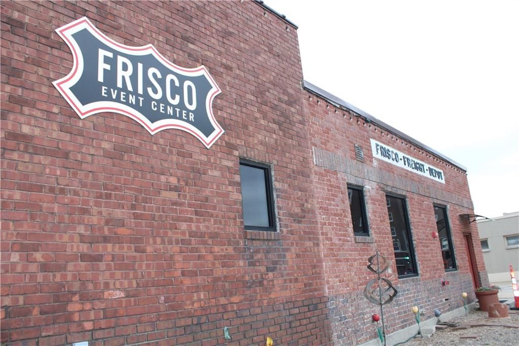 320 N Locust Street — photo 3