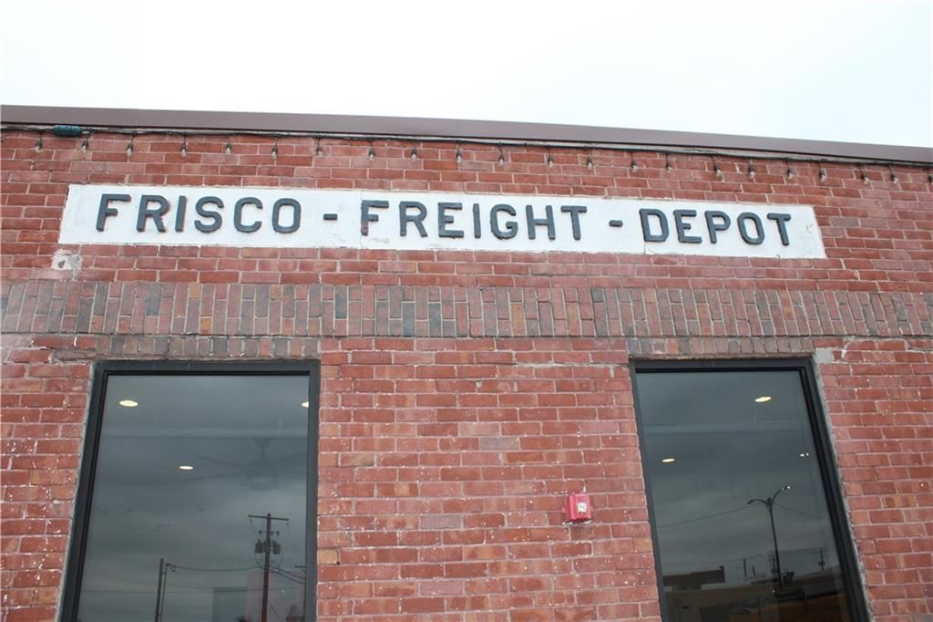 320 N Locust Street — photo 5